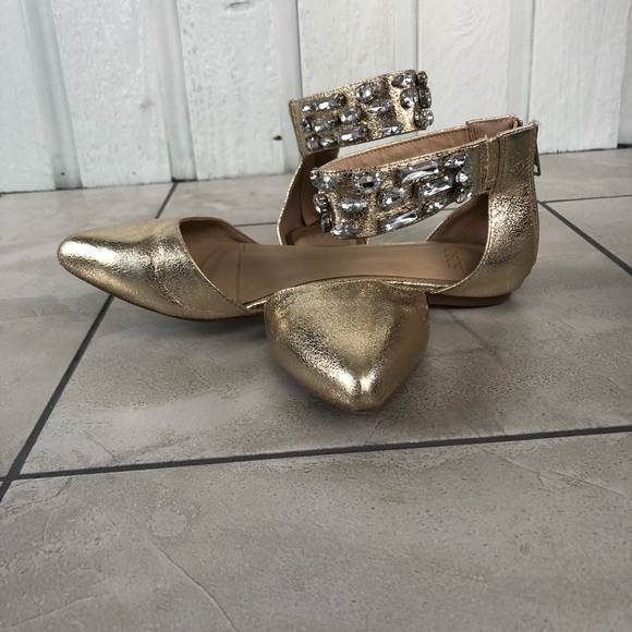 Beautiful gold bejeweled ladies flats - Picture 3 of 6